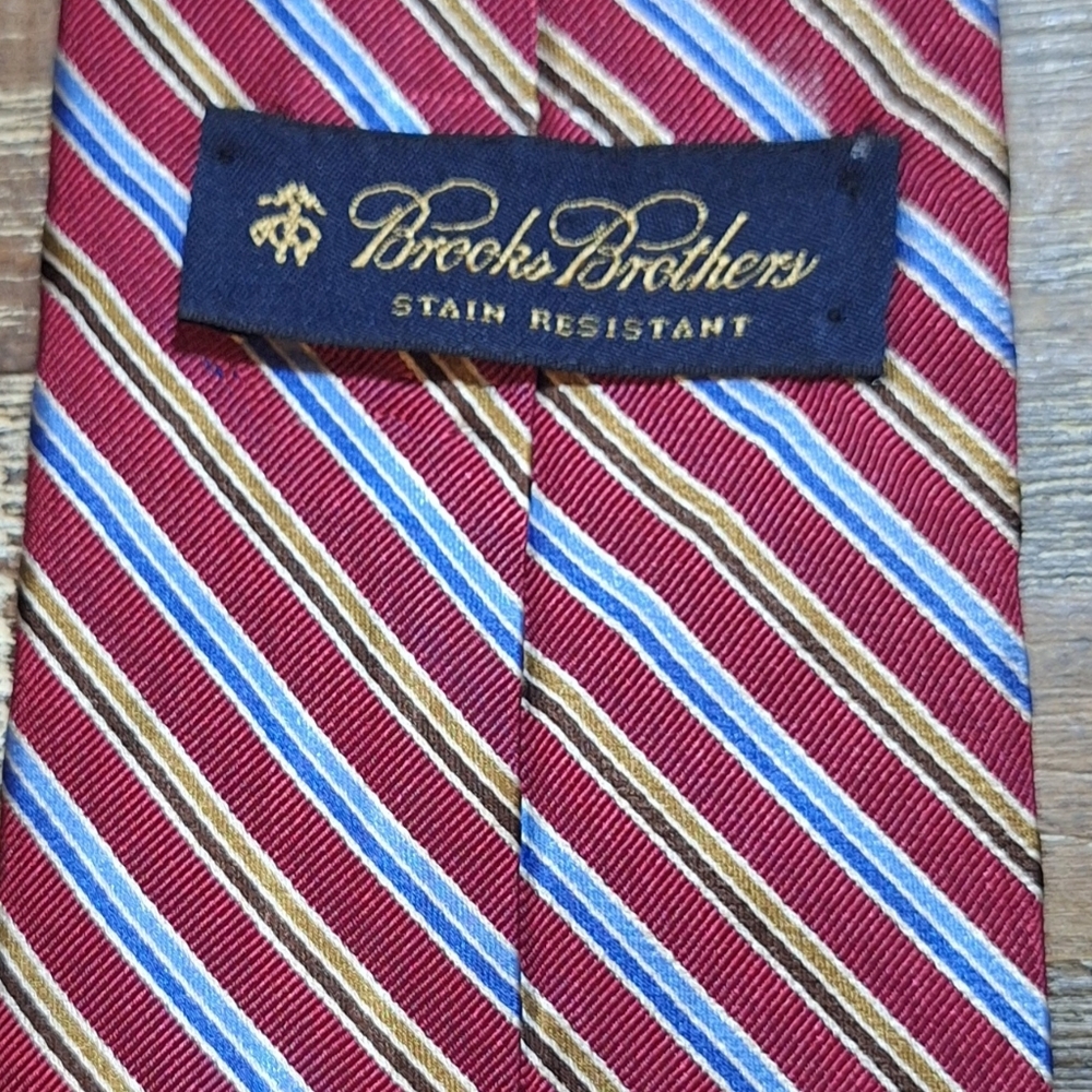Brooks Brothers Silk Tie Necktie Stain Resistant Multicolor Classic Look